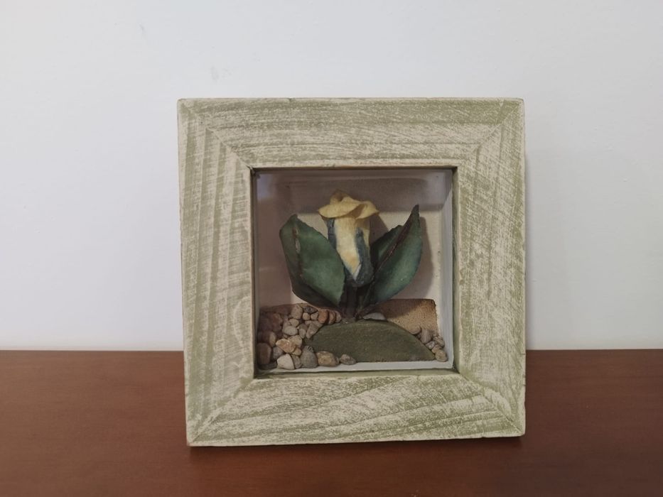 Quadro com flor dentro64738871031427120