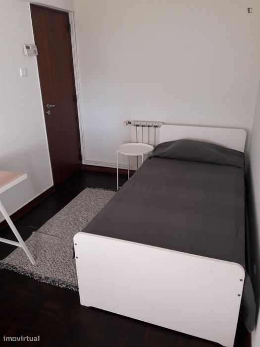 Room - located in Carcavelos, Lisbon