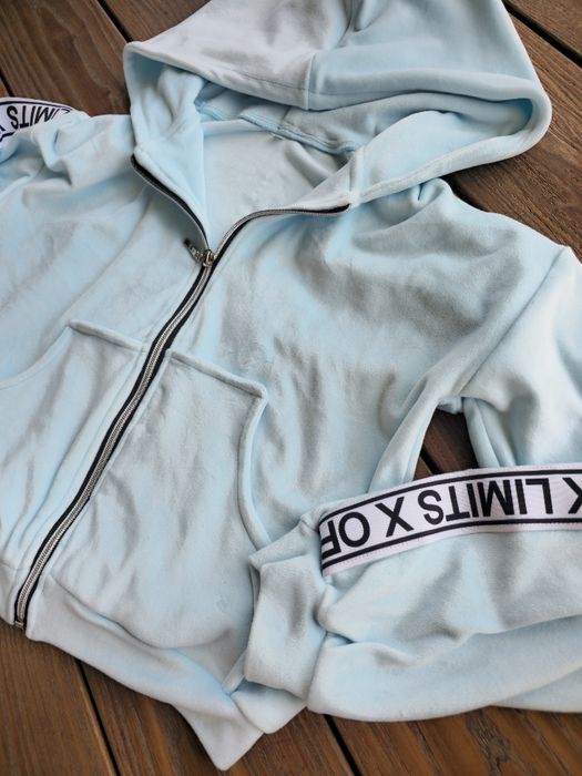 Mięciutki welurowy dres błękitny bluza na zamek kaptur joggery 152