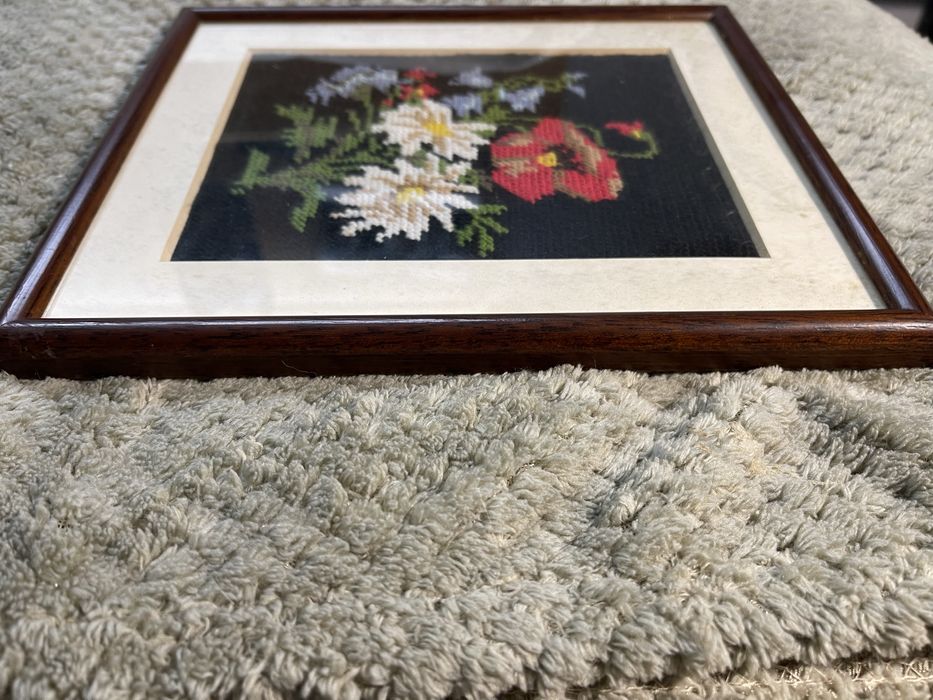 Quadro floral bordado antigo