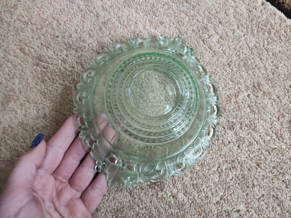 Винтажная сахарница из зелёного стекла