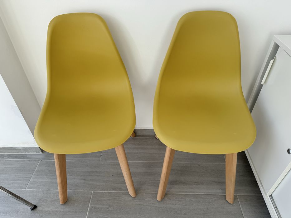 Cadeiras de plástico