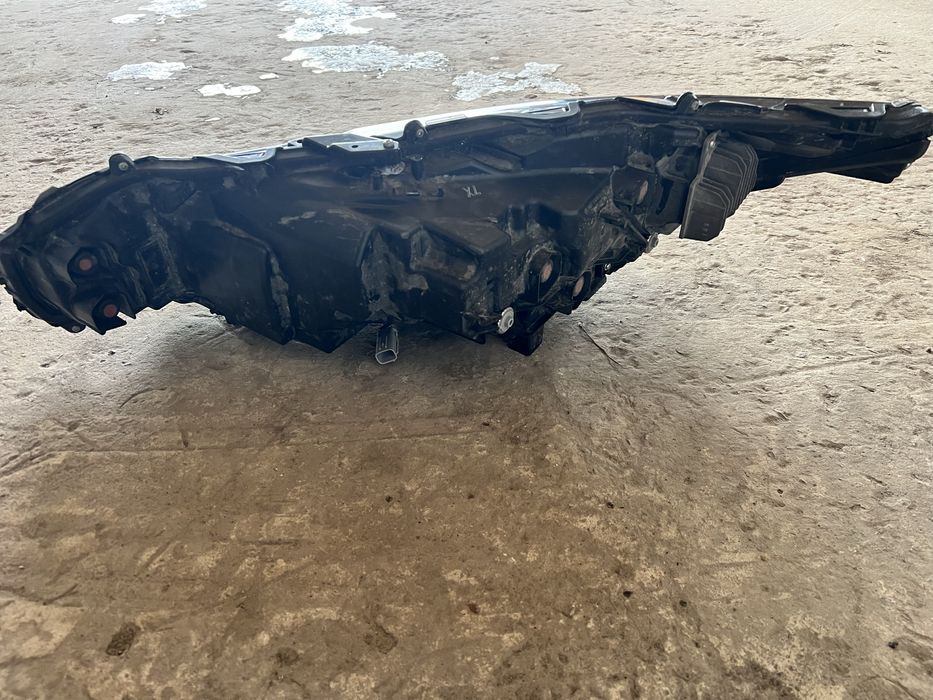 Фара Toyota Venza limited 2021