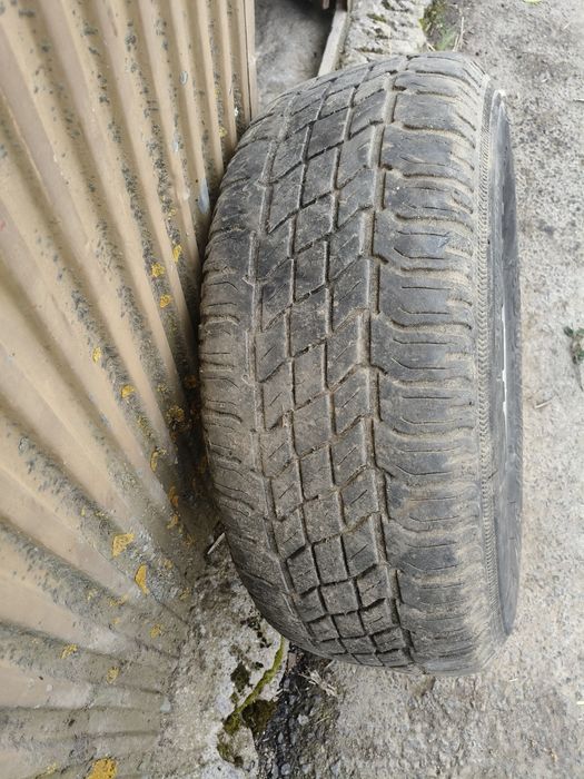 Quatro jantes 15 com pneus usados