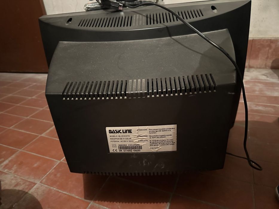 TV CRT 21" Basic Line BL-2115 STTX + Comando