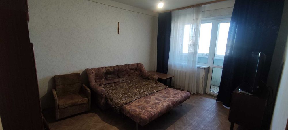 Дарницька площа, Соцмісто, Гашека 7 А,