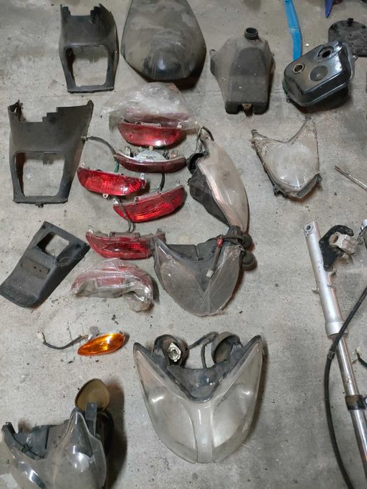 Lampy plastiki liczniki skuter