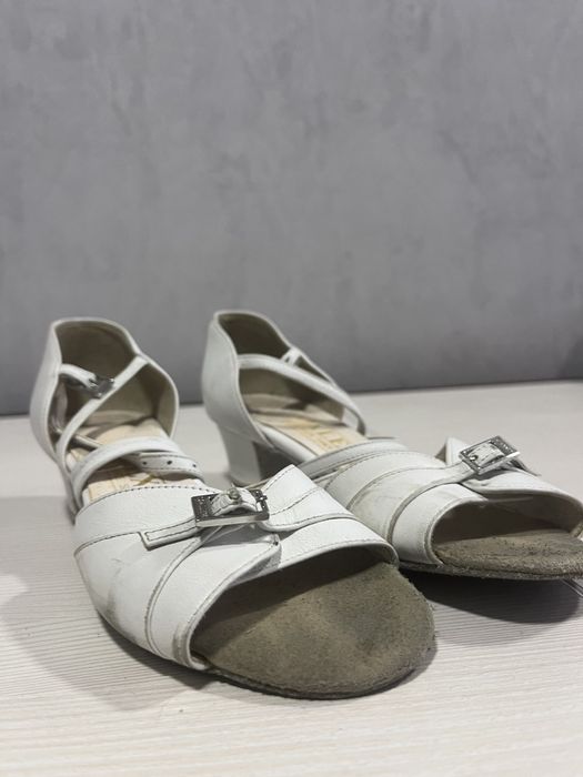 Бальні туфлі для дівчат