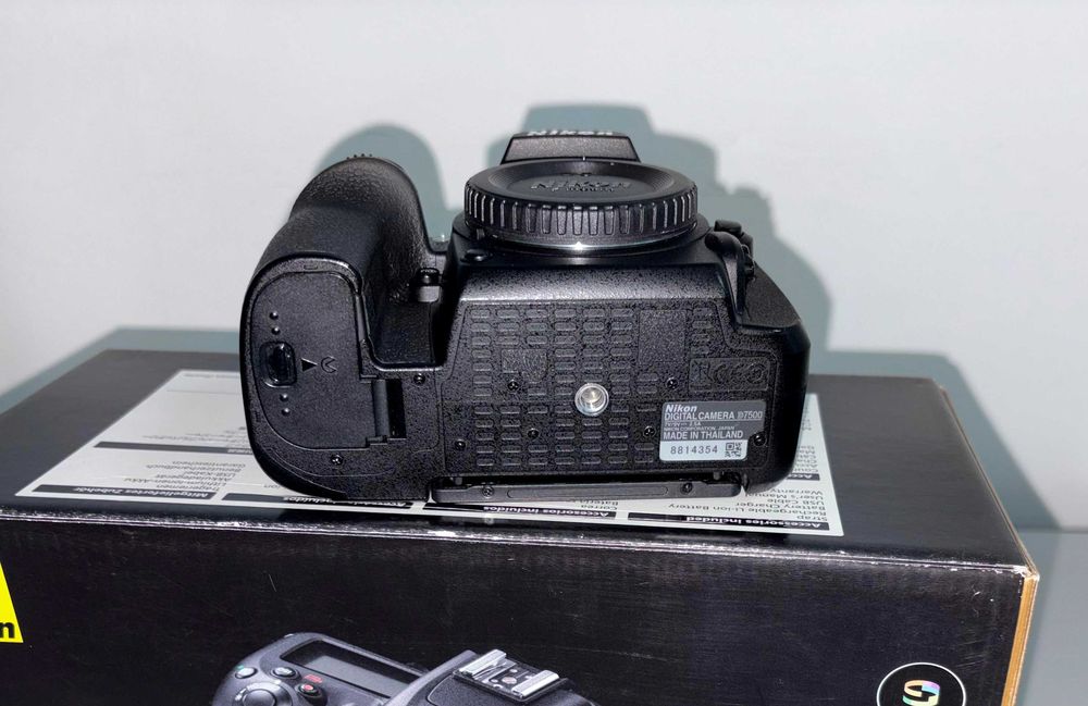 Продам фотоапарат Nikon D7500 (Bodi) без об'єктиву