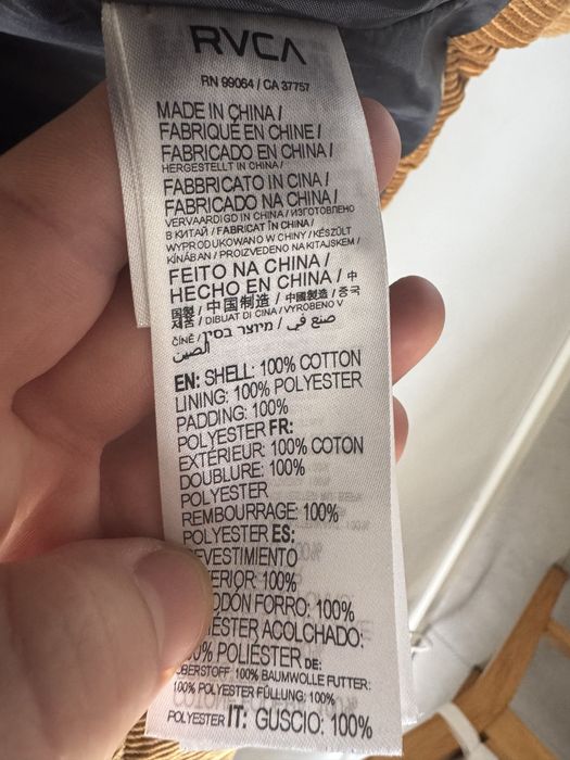 Casaco puffer bombazina mostarda RVCA