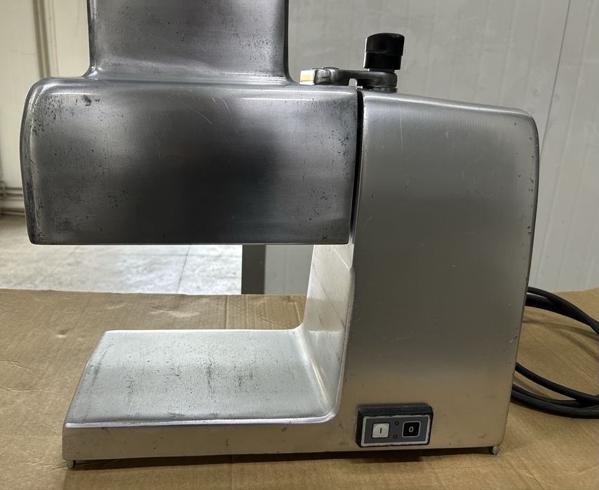 Стейкер , машина  для нарізання на полоски, ломтиками.