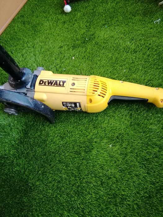 Retificadora DEWALT 230
