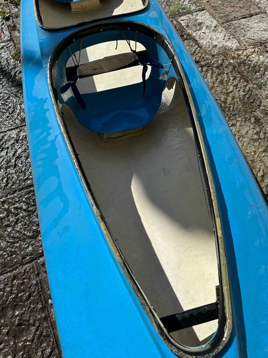 Canoa azul e branca Nelo