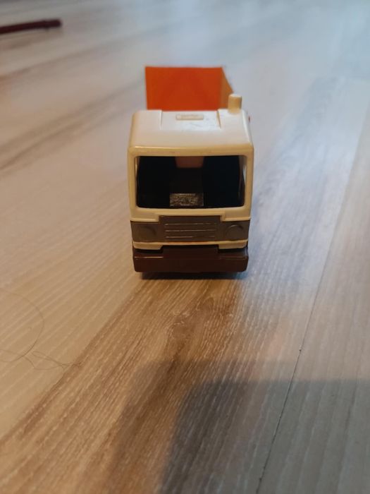 Zabawka ciężarówka Bison Turbo