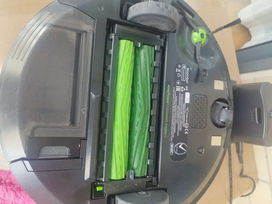 Roomba i robot E6