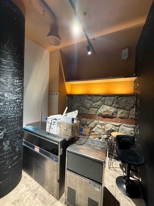 Фасадне приміщення 35м² біля “Сотки” — оренда у центрі міста