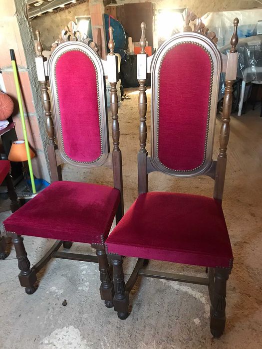 4 Cadeiras de madeira com veludo vermelho