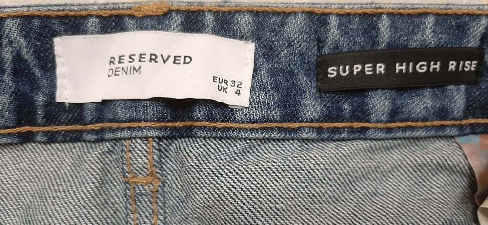 Джинси мом, Reserved