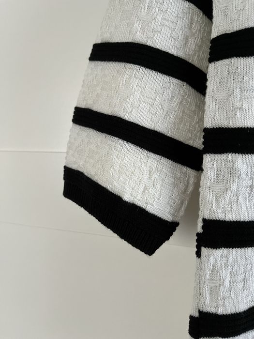 Sweterek kardigan w paski czarno biały na haftkę S