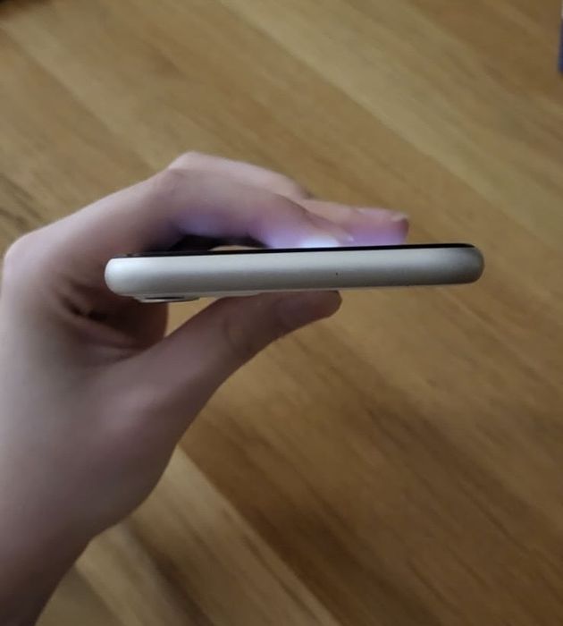 iPhone 11 64 gb stan praktycznie idealny