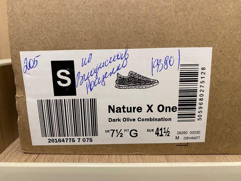 Clarks nature x one Dark olive 
Розмір 41,5 EUR, на стопу 270мм
Нові!