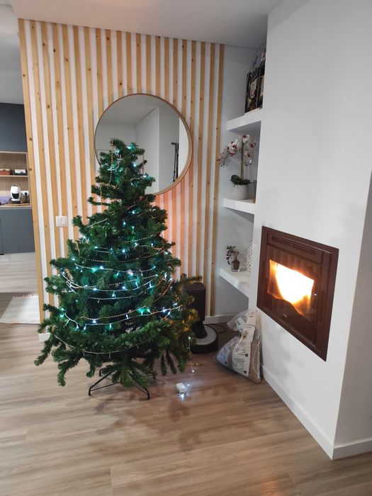 Árvore de natal aproximadamente 1,80m