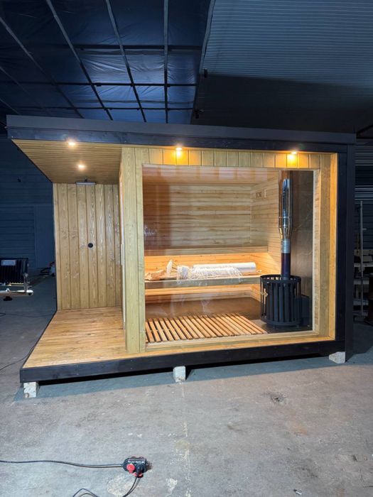 Модульна сауна з панорамним вікном та душом.