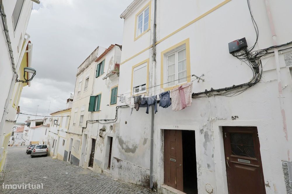 Oportunidade Única No Centro Histórico De Elvas – T2 Com Elevado Poten