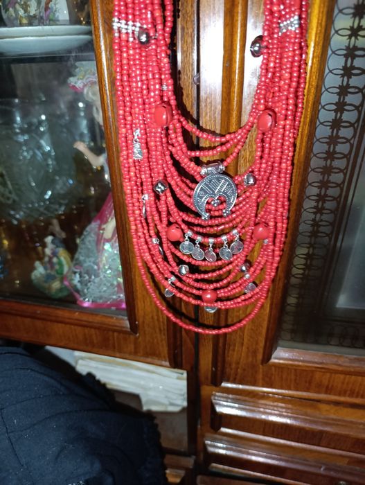 Буси, намисто до вишиванки, кораловi