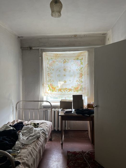 Продаж Тесленка 20, площа Володимира Великого, пл. Артема, під ремонт