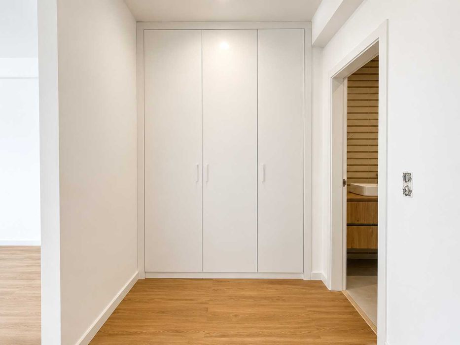 Apartamento T3 Carnaxide, com 2 varandas e 2 frentes - Totalmente remodelado