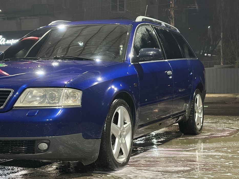 Audi A6 C5 2.5 TDI 
По авто 
Є нюанси по лаку на капоті та криші.
Кузов не гнилий.
Мотор працює добре. ~300 км назад була заміна мастила та фільтрів.
Механічна коробка, також все добре (6-ти ступенева)
Є питання дзвоніть відповім на всі питання.