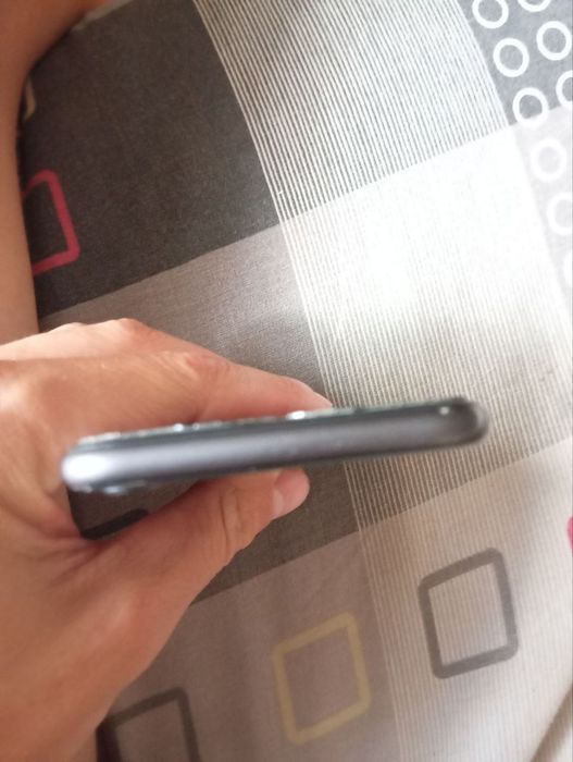 IPhone 8 срочно треба продати