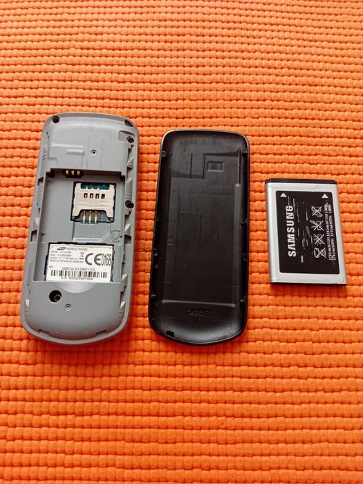 Кнопочный телефон Samsung  GT-E1080i