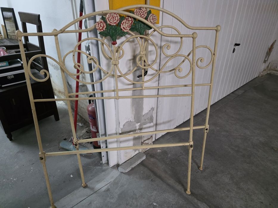 Cabeceira de cama de ferro