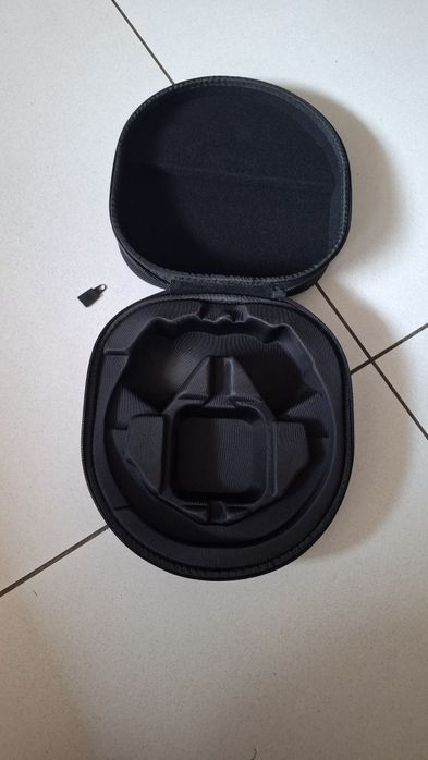 Twarde etui ochronne marki Razer