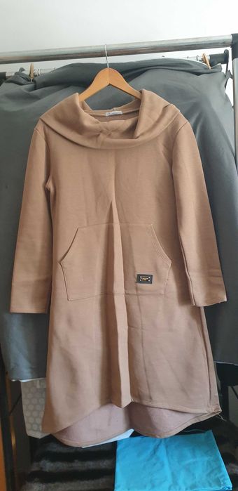 Vestido cardado pelo joelho