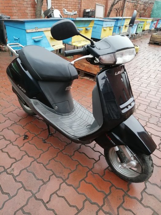 Двомісний японський мопед Honda LEAD AF-20 49см3