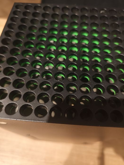 Konsola Xbox Series X 1 TB SSD pełen komplet + gra