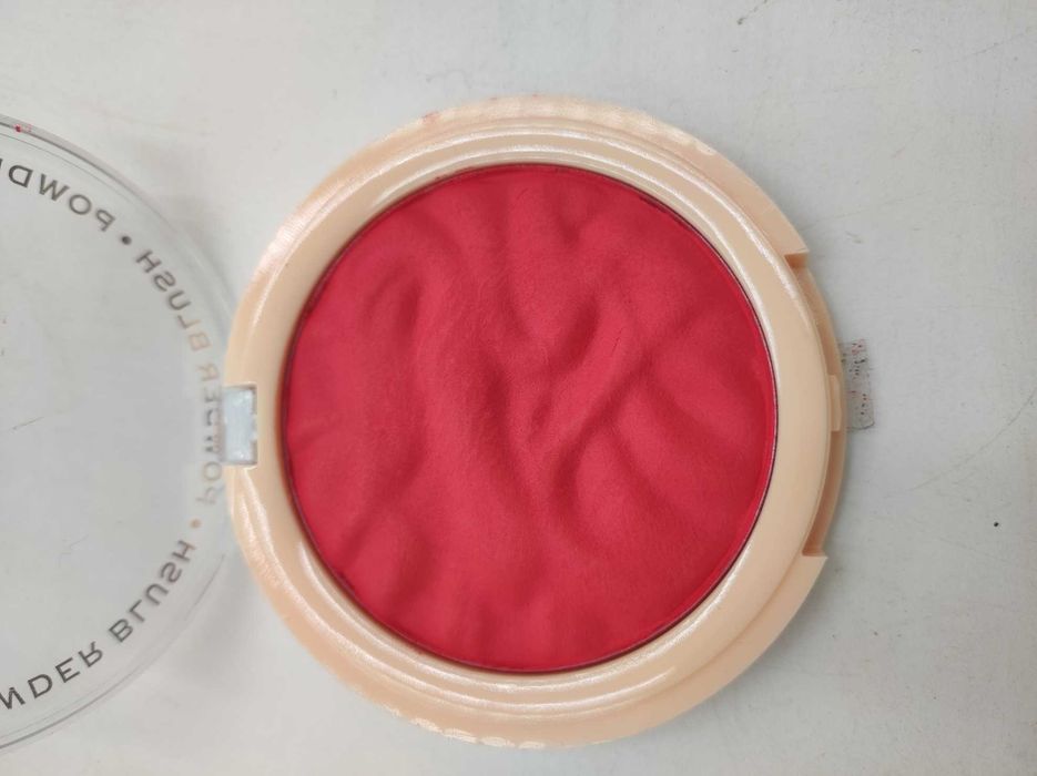 Róż do policzków Makeup Revolution prasowany różowy matowy 7,5 g