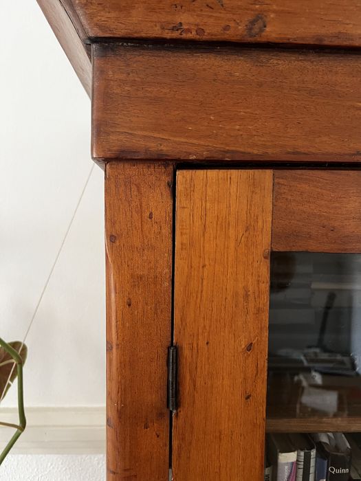 Armário Louceiro em Madeira Cerejeira. Medidas: 120cm x 195cm × 40cm