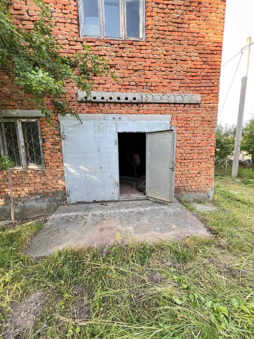Продається 2-поверховий будинок с. Коросне, біля Перемишлян