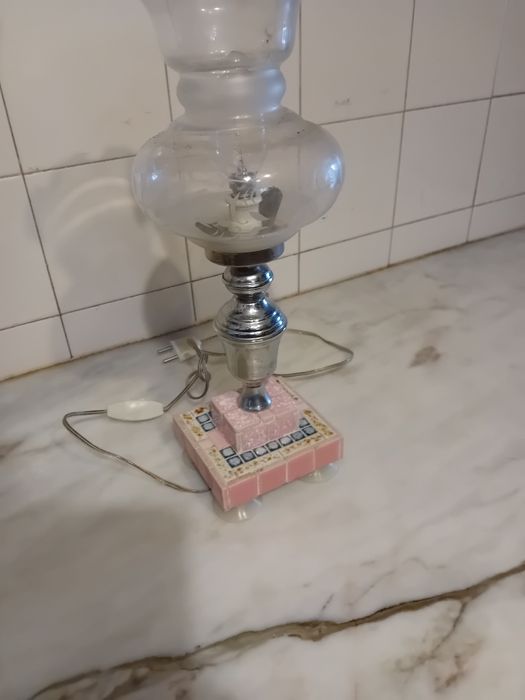 Candeeiro de Mesinha de Cabeceira Antigo