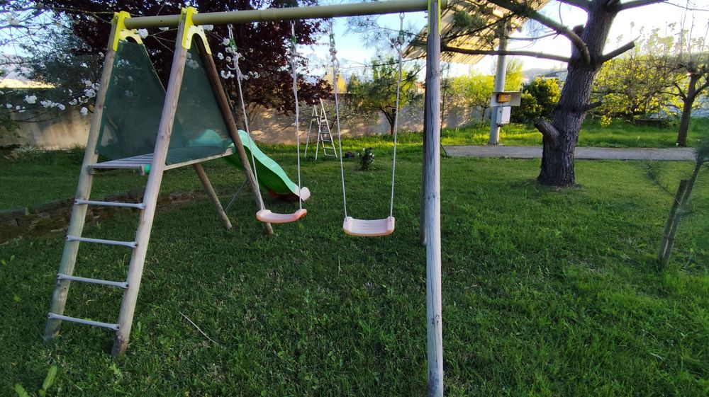 Baloiço duplo com escorrega  criança