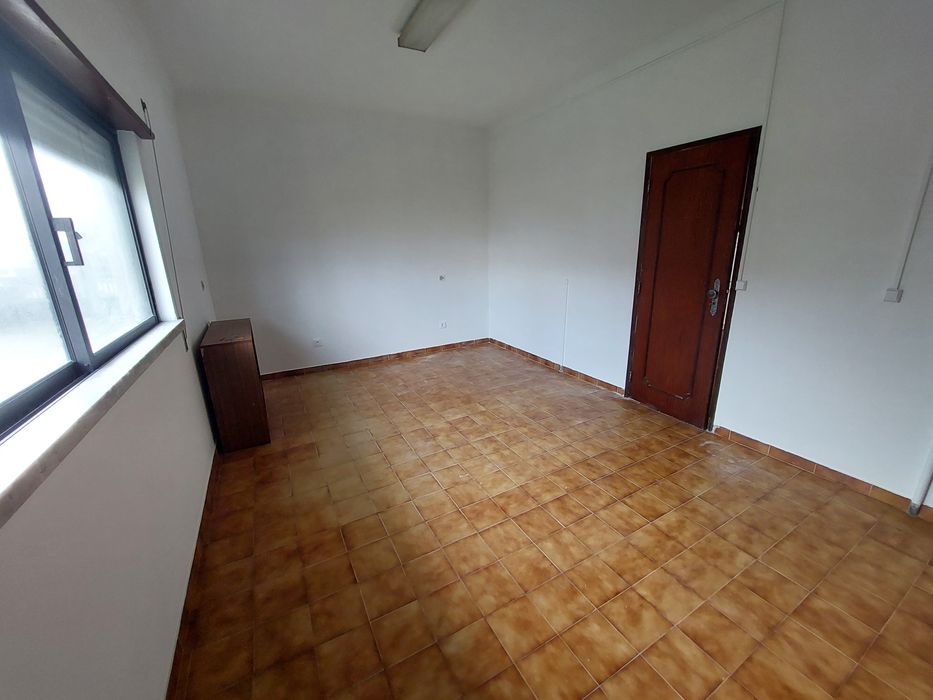 Aluga-se T1 em Moradia