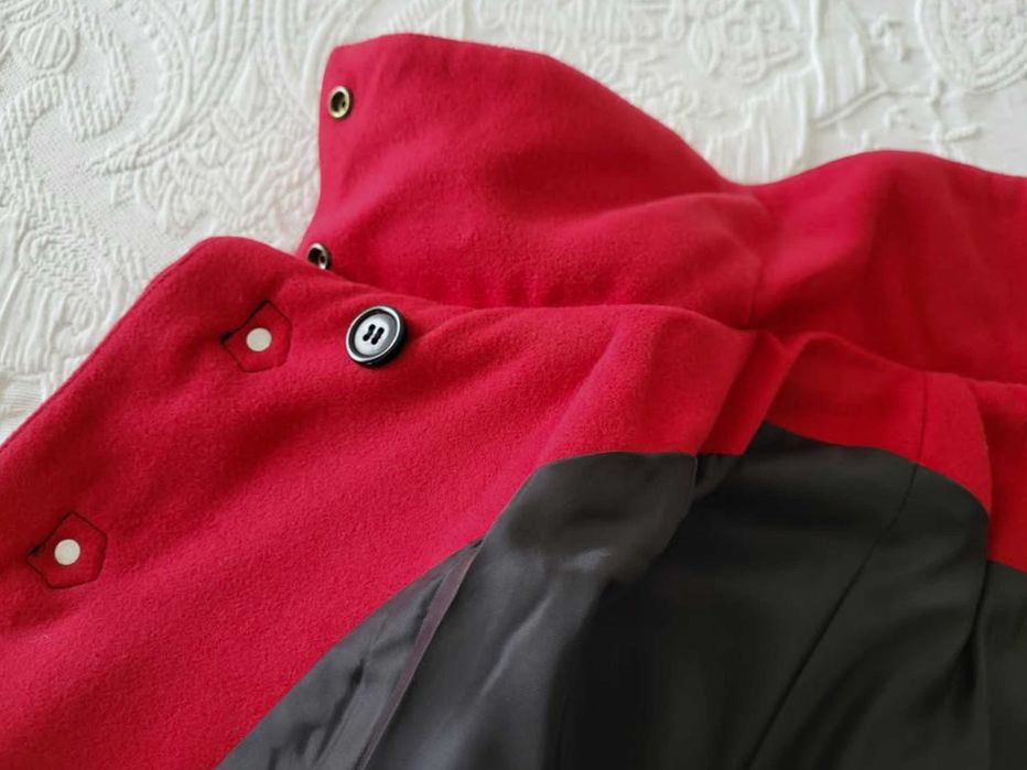 Capa / Poncho vermelho, Stradivarius, tamanho S