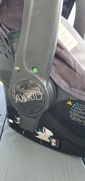 Fotelik samochodowy Axikid z bazą isofix
