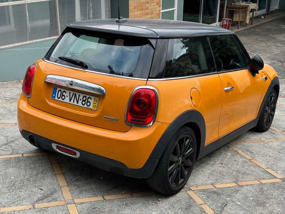 Mini Cooper F56 - volante à Direita