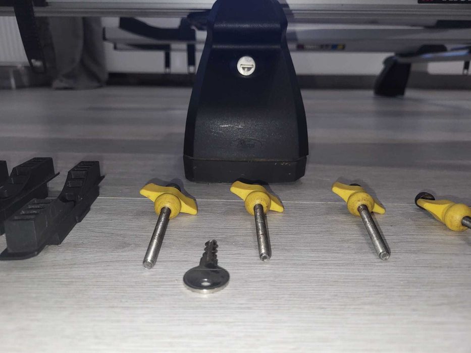 Bagażnik dachowy ford s max +3 uchwyty na rowery Thule.