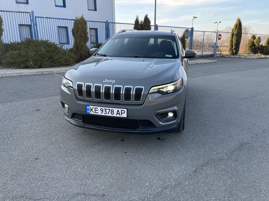 Jeep Cherokee 2019г Не бит Не фарбован Restaling